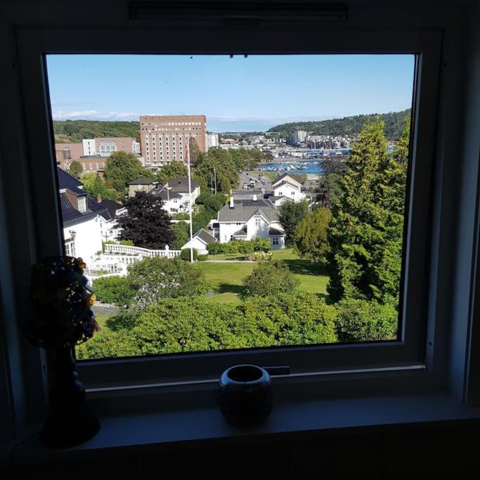 Lys Og Lettstelt Leilighet Med Utsikt Over Byen Apartment Sandefjord Exterior photo